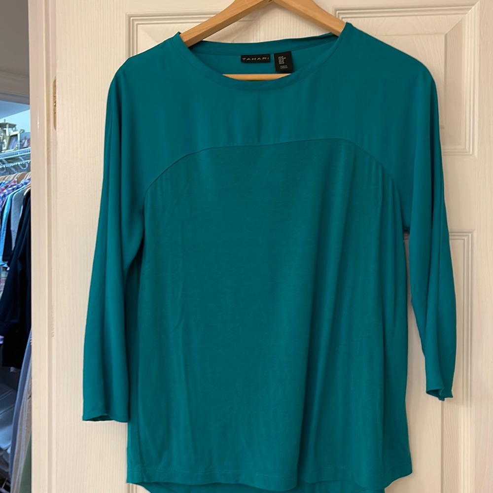TAHARI- blouse